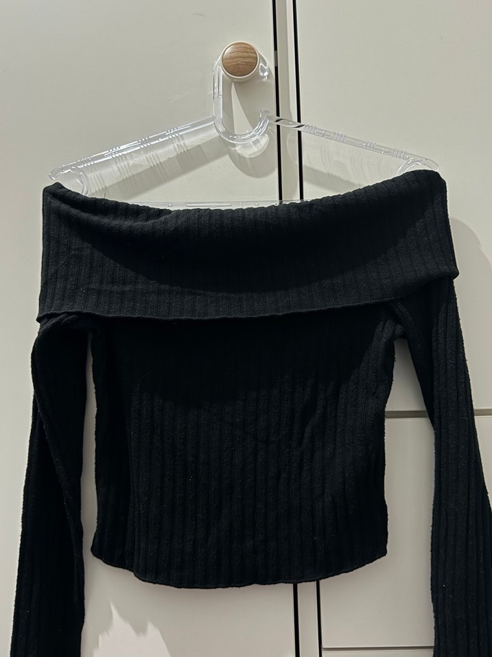 BERSHKA 
Siyah Triko Kayık Yaka Kadın Bluz - Görsel 2