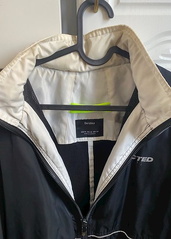 Bershka siyah yağmurluk - Görsel 2