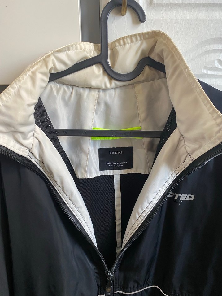 Bershka siyah yağmurluk - Görsel 2