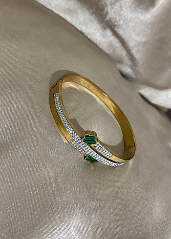 Altın Renkli Işıltılı Minimalist Bilezik - Görsel 2