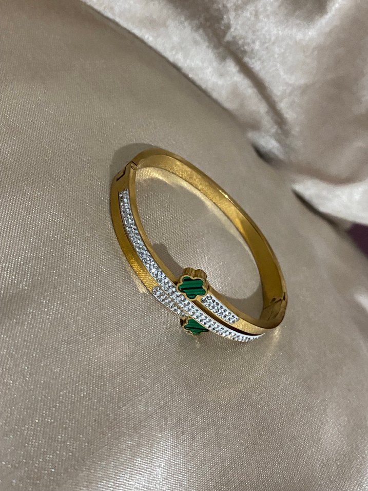 Altın Renkli Işıltılı Minimalist Bilezik - Görsel 2