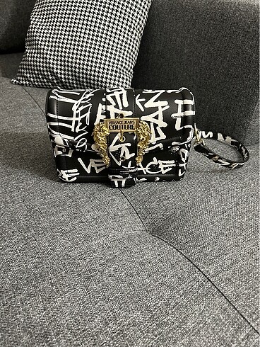 Versace Siyah-Beyaz Çapraz askılı çanta