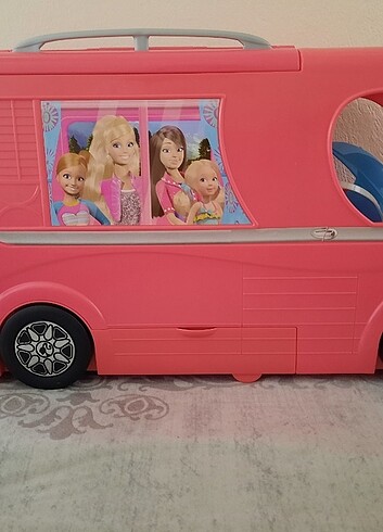 Barbie karavanı