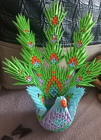 3D origami tavus kuşu