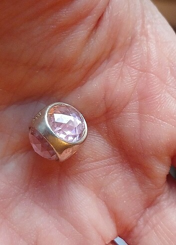 Pandora pembe taşlı charm 