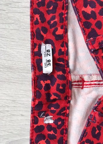 Kadın Kırmızı Leopar Desenli Kumaş Pantolon - Görsel 2