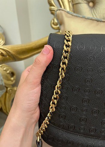 Miu Miu Zincir Detaylı Siyah Deri Kadın Çanta