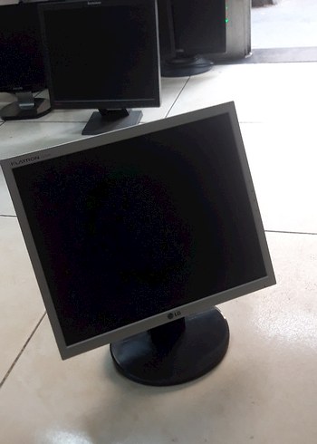 17 inç Monitör LG Temiz Vga+Power  Kablosu Var - Görsel 3