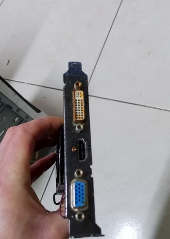 1 GB HD5570 SAPPHİRE Ekran Kartı Saglam - Görsel 2