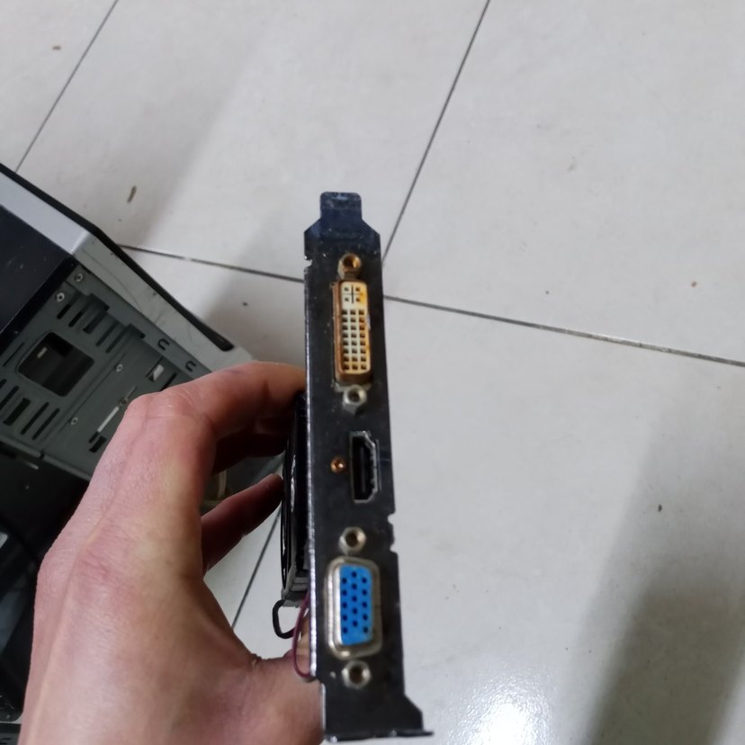 1 GB HD5570 SAPPHİRE Ekran Kartı Saglam - Görsel 2