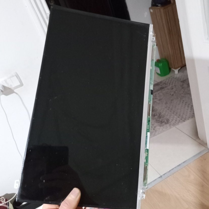 15.6 40 Pin Slim LED Ekran Sağ Altta Defo Var Çizik - Görsel 2