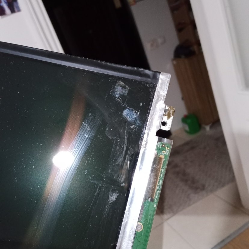 15.6 40 Pin Slim LED Ekran Sağ Altta Defo Var Çizik - Görsel 4