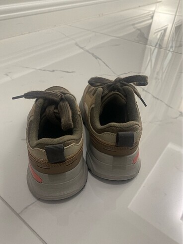 25 Beden Zara spor ayakkabı