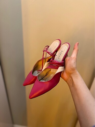 Diğer Pembe bağcıklı stiletto