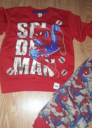 3 Yaş Beden 3 4 yaş kırmızı erkek takım