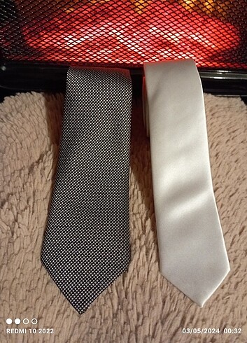 Açık gri ve beyaz slim fit kravat