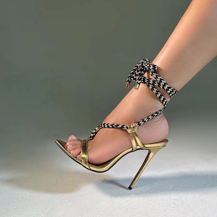 Altın Renkli Yılan Desenli Bağcıklı Stiletto - Görsel 3