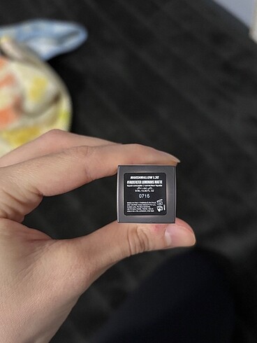 Huda Beauty Kapatıcı - Görsel 2