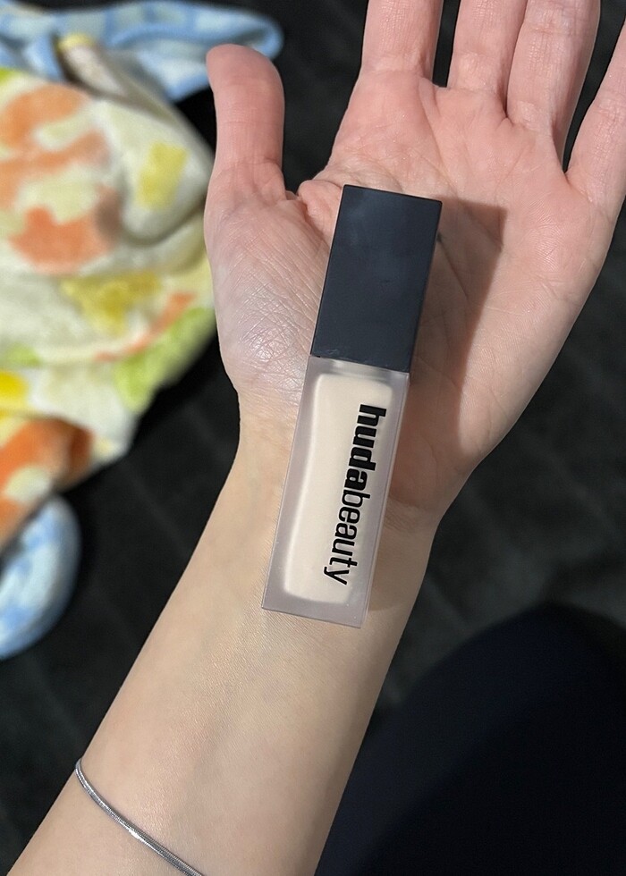 Huda Beauty Kapatıcı - Görsel 4