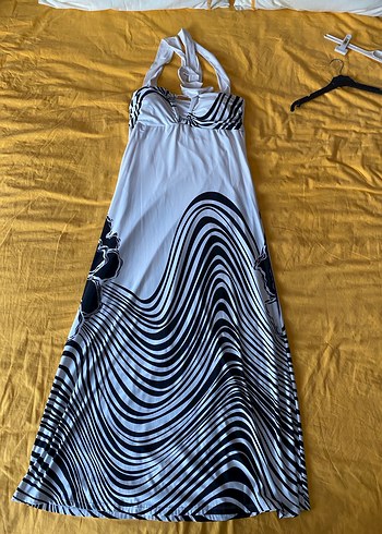 Beyaz zebra desenli straplez elbise