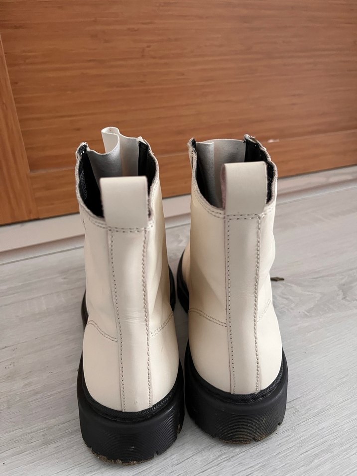 Beyaz Minimalist Kadın Deri Bot - Görsel 3