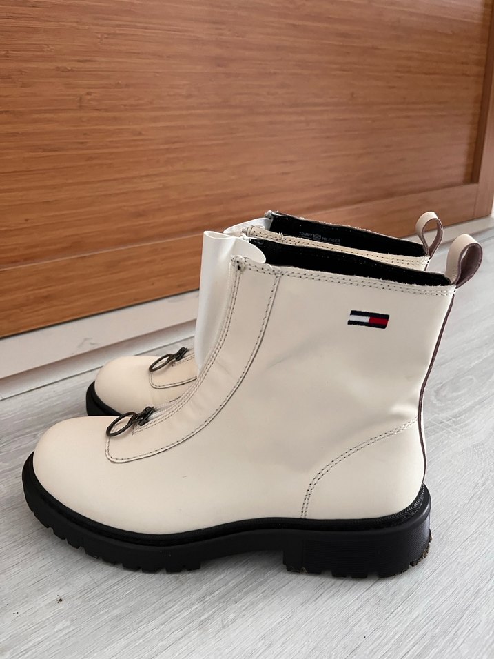 Beyaz Minimalist Kadın Deri Bot - Görsel 2