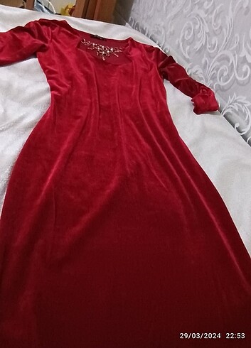 40 Beden bordo Renk Yaka detay kırmızı elbise