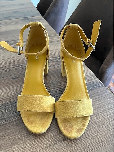 Deichmann Sarı kalın topuklu ayakkabı