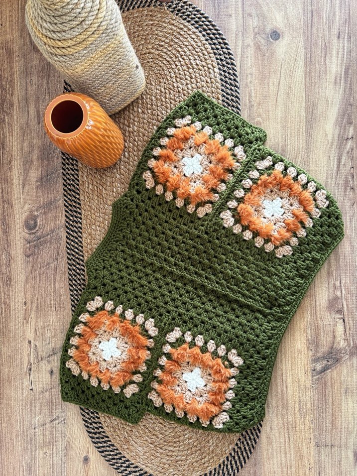 Nakışlı Örgü kadın yelek 36-38 beden uyumlu - Görsel 3