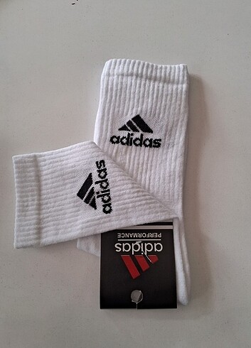 37 Beden Adidas logolu uzun çorap 