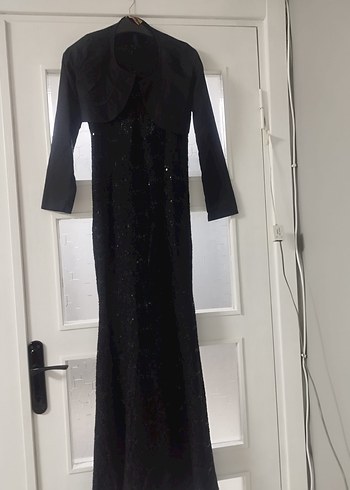 Siyah Dantel Detaylı Uzun V Yaka Abiye Elbise - Görsel 2