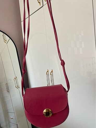 Pembe çanta