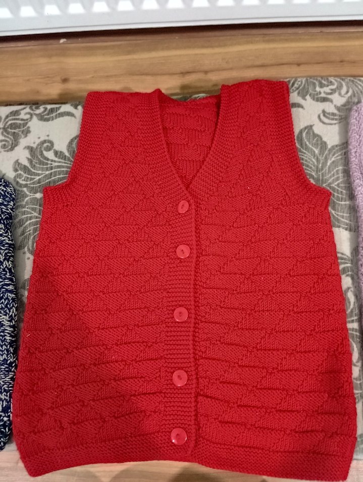 Kırmızı V Yaka Örgü çocuk Yelek - Görsel 3
