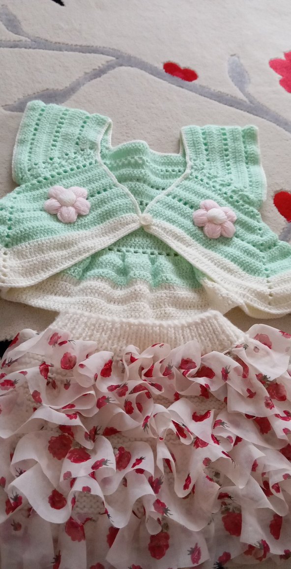 Çiçek İşlemeli Kız Triko Yelek ve Kat Kat Etek - Görsel 2