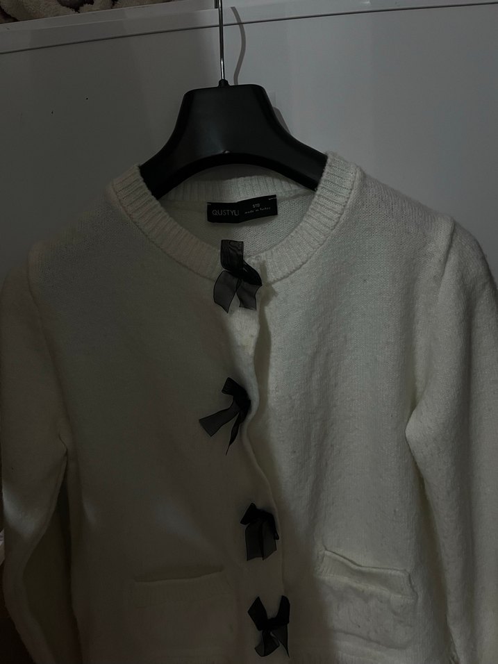 Düğmeli Beyaz Kadın Hırka - Görsel 2