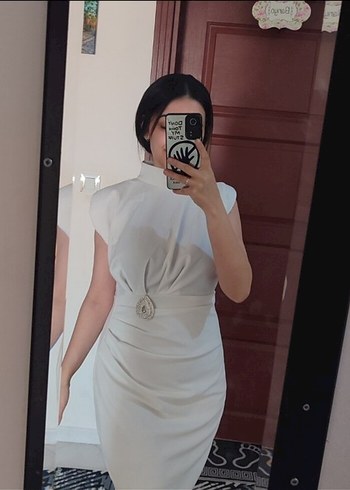 Beyaz Drapeli Yüksek Yakalı Kalem Elbise - Görsel 5