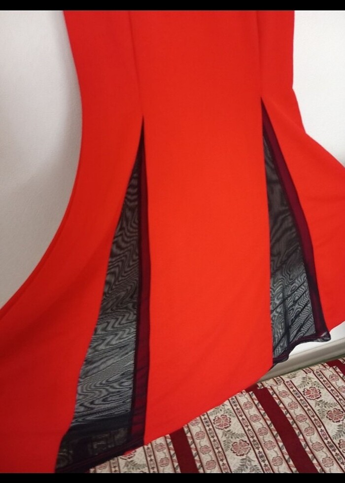 Kırmızı mükemmel bir elbise - Görsel 2