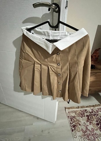 Düğmeli Bej Mini Etek