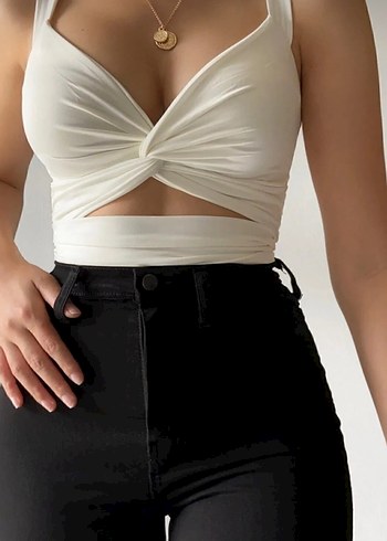 Beyaz V Yaka Kemerli Crop Top