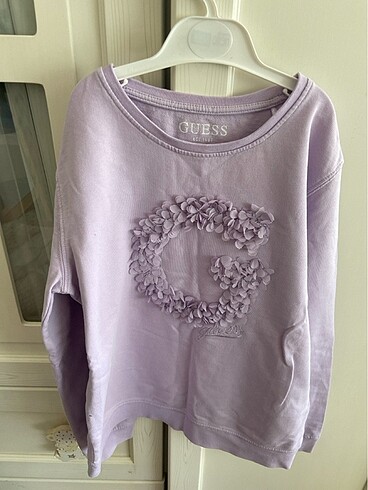 Guess sweatshirt