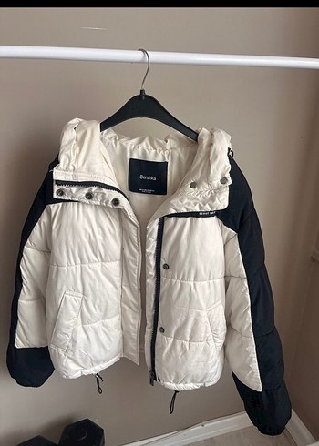Bershka Beyaz Siyah Oversize Puff Mont