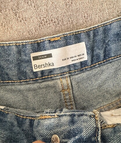 Bershka Bershka taşlı şort