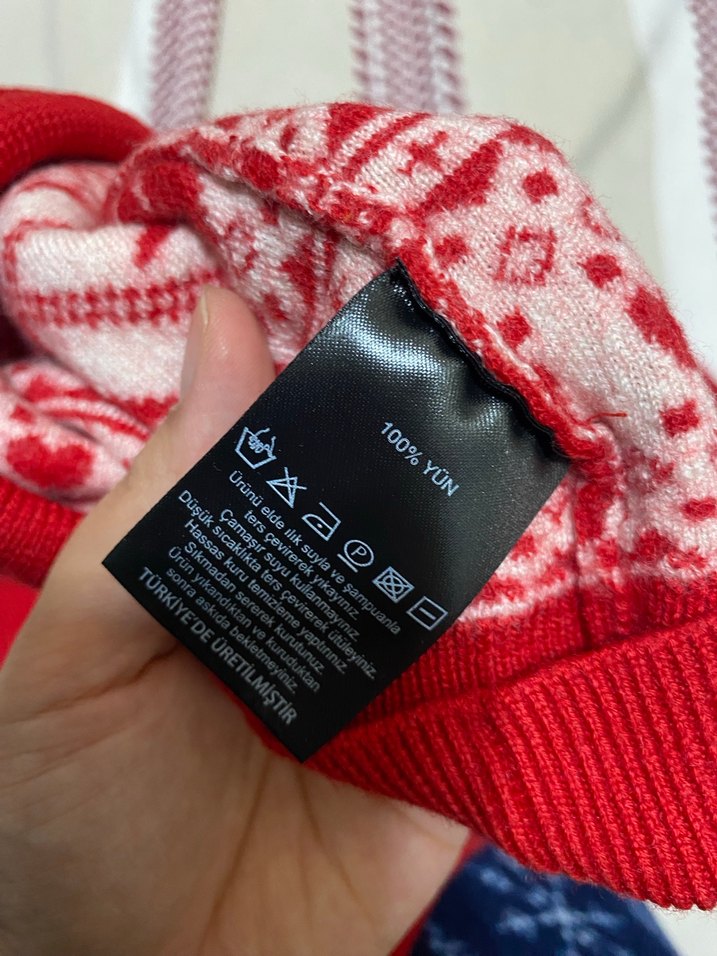 Yılbaşı Temalı Kırmızı Desenli V Yaka Örgü Kadın Kazak - Görsel 5