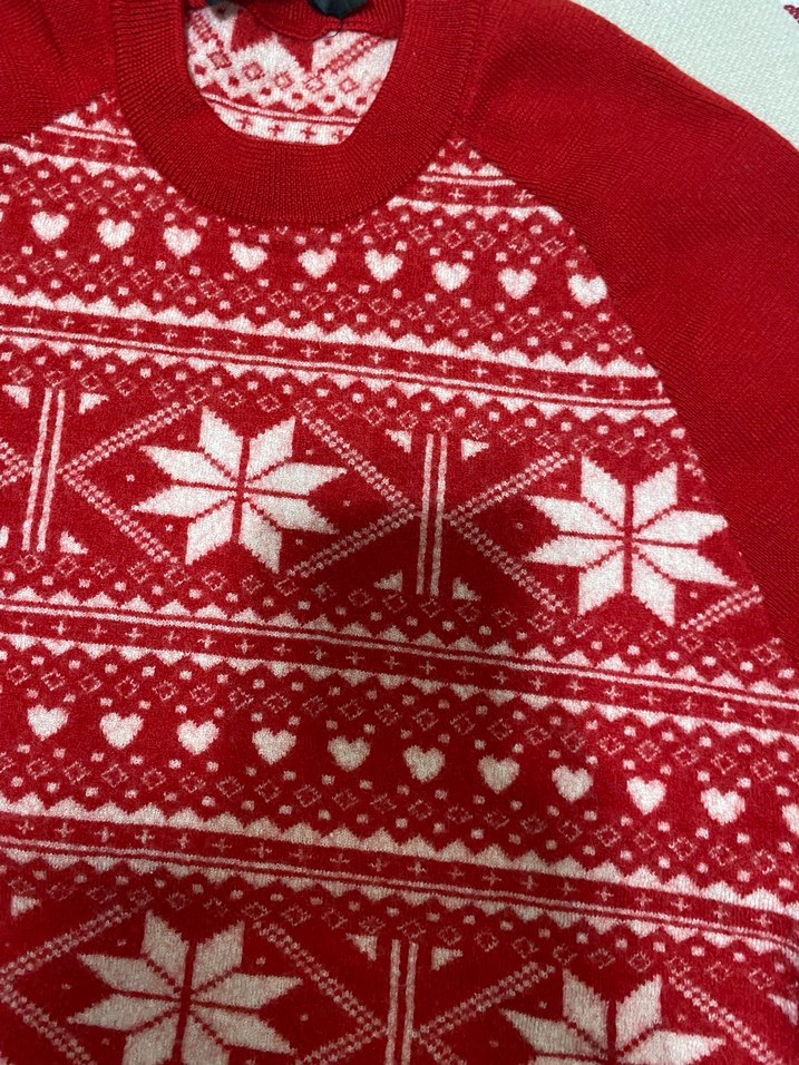 Yılbaşı Temalı Kırmızı Desenli V Yaka Örgü Kadın Kazak - Görsel 2