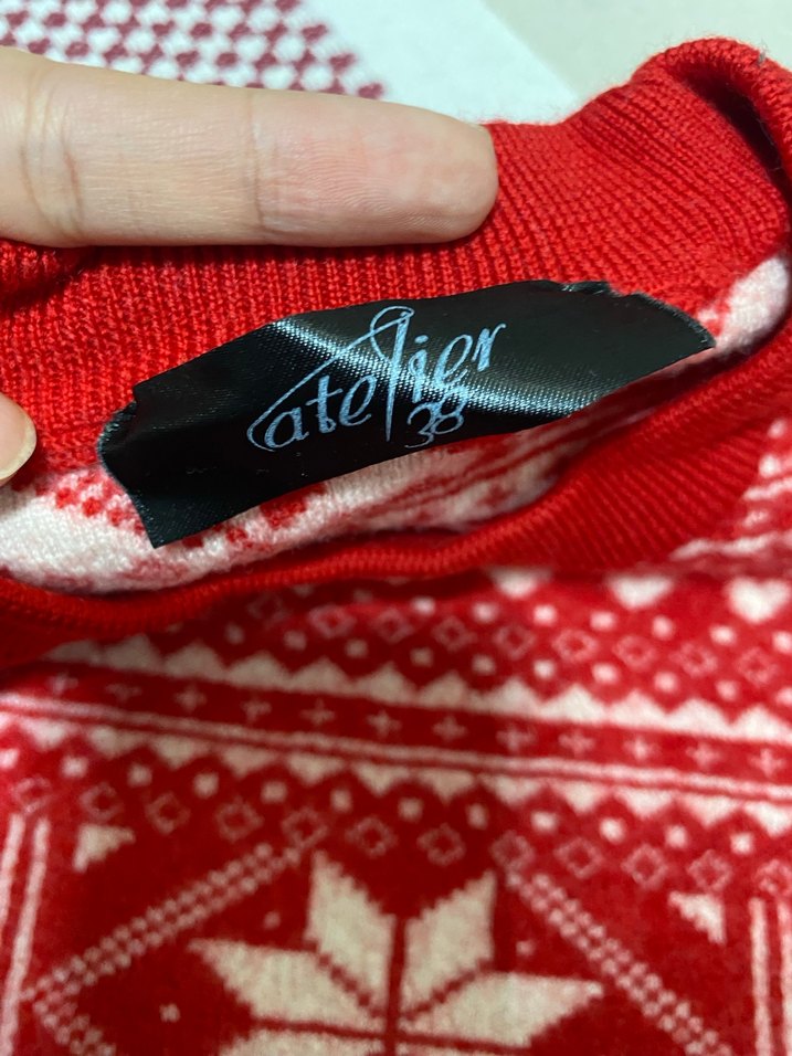 Yılbaşı Temalı Kırmızı Desenli V Yaka Örgü Kadın Kazak - Görsel 4