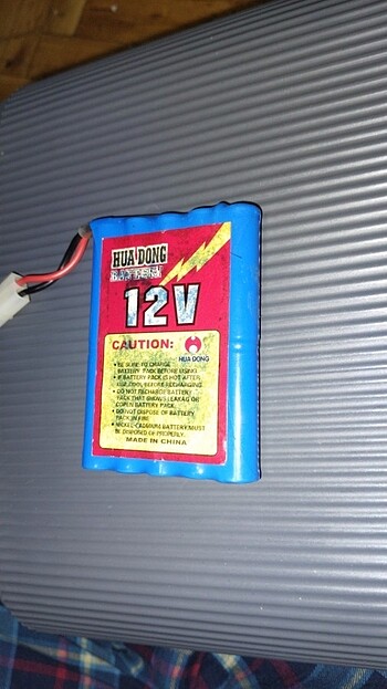 12 volt RC araba pili pilin durumunu bilmiyorum arabası kayıp