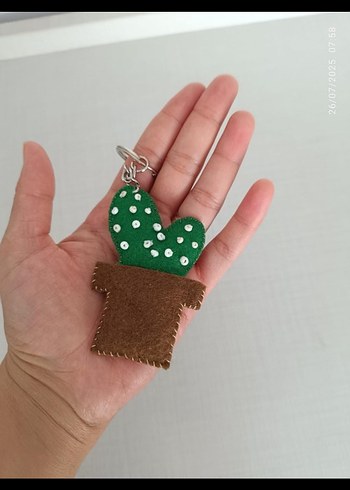 Keçeden Boncuk İşlemeli Renkli Kaktüs Anahtarlık - Görsel 3