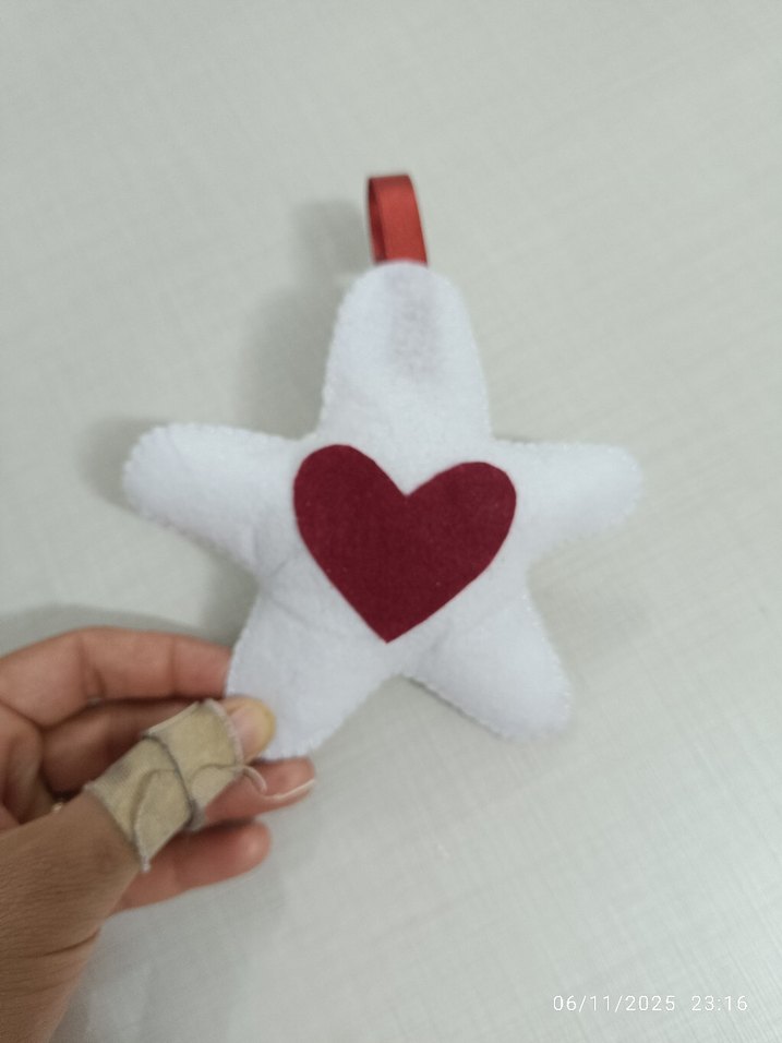 Kalp Detaylı Beyaz Yıldız yılbaşı süsü - Görsel 3