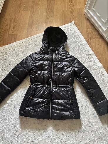 Zara model mont