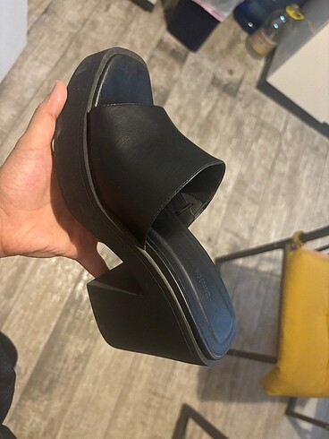 37 Beden siyah Renk Bershka terlik